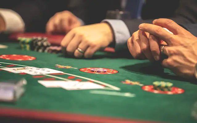 How to Play and Win at Three Card Poker